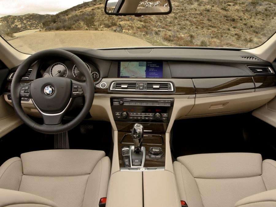  BMW 750Li 2008 года  (US) (фото 4 из 16)